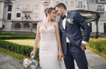 A young and beautiful bride and her husband is standing in a summer park with bouquet of flowers SSUCv3H4sIAAAAAAAEAJ2RQW7DIBBF95V6B4t1kIIN2PQqURcDjBNUYiqMU0VR7l5s4op1d8z7muHPn8f7W9MQDbMz5KN5rFWunffLnCIkF6aMj4cXR+tSiA58DTUkc5ngihlOi/crfm4imROkZcZ5Hf1CBhKe84wC/0aU/0+lbnZhE3NHlgg5VGxe9MZ29Dz8u7M8Pvdt4IyTuW+Gq0UieoSyyGn3bHFoj7Kj/ag45WaQFKQQFDUo06rRGtPvPxPWKRz6VlDOLFA+9oJqMRrK1NAhR8mEhs1S8UG+fhLGa53bzVkMVQ2LdaGK8BYM+LWhq2x/R2fcdK7aQrpgrM+R7xyuFZhC2tZ8pUZsvtdaso4NinElBy44Y1wyst84mC9na6/l7BeXpXivuLPrJDkehRglUo0GcxYMKHDoKajWAuYkBt3lLJ6/VLQ4kZsCAAA=